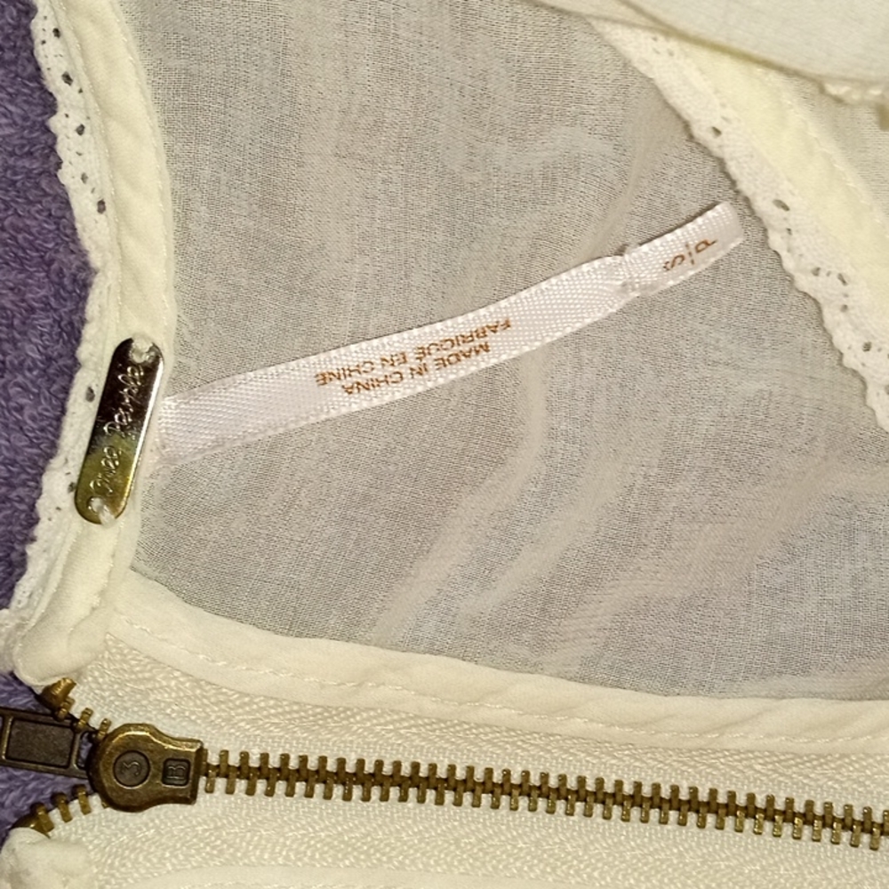 White blouse - Picture 3 of 3